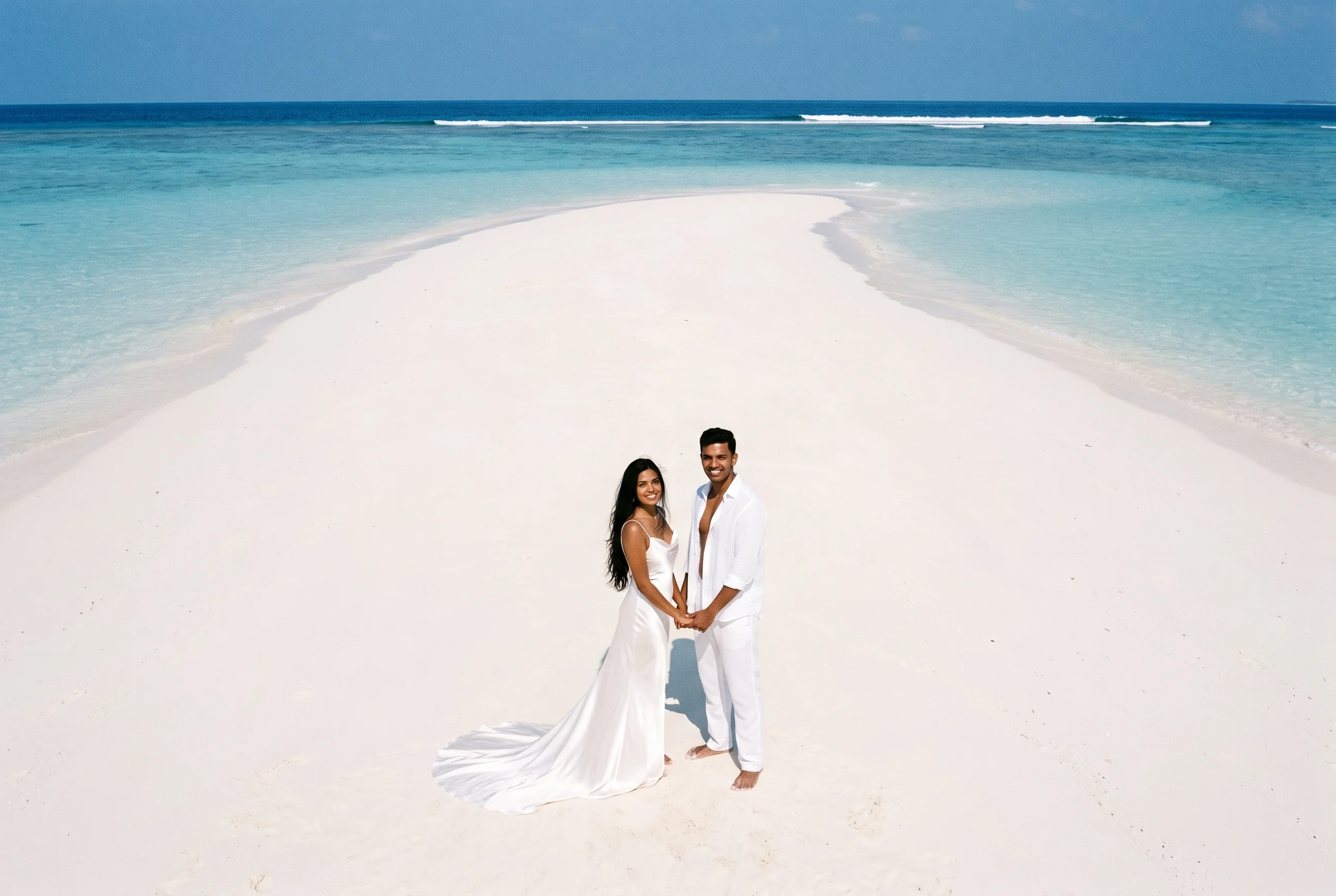 Maldives wedding portrait — sandbank