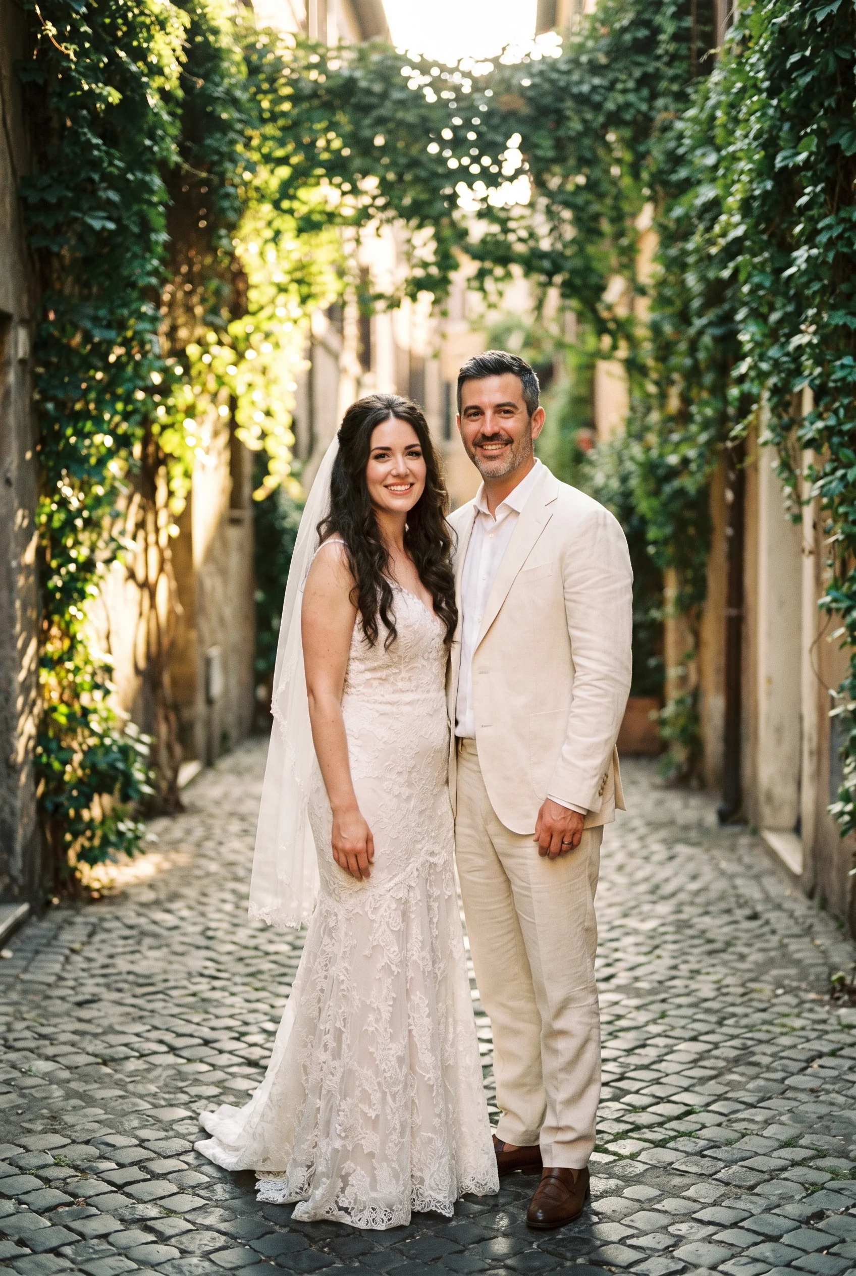 Late afternoon wedding portrait in Trastevere, Rome
